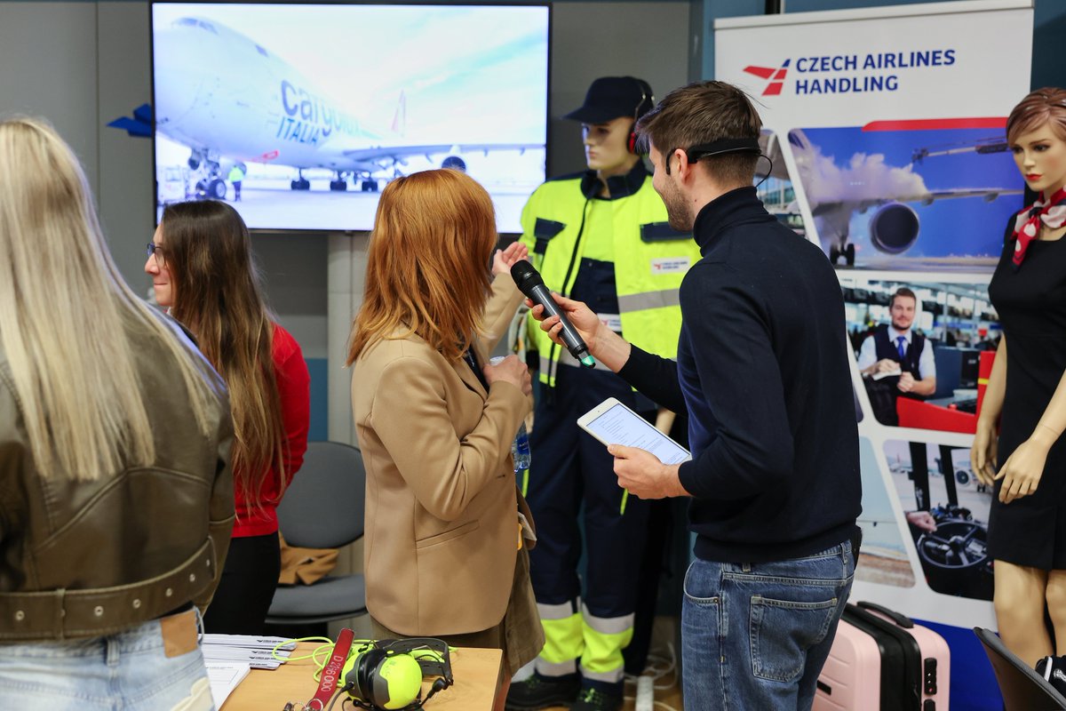 Czech Airlines Handling (@csah_prg) on Twitter photo Děkujeme za vaši účast na náborových dnech <a href="/PragueAirport/">Prague Airport</a>, přišlo vás opravdu hodně. A vy, kteří jste nestihli dorazit, nezoufejte. Práce u nás je super a naše benefity stejně tak - nabízíme třeba slevy na letenky, masáže, zvýhodněné stravování aj. Přijďte se přesdvědčit sami. Děkujeme za vaši účast na náborových dnech <a href="/PragueAirport/">Prague Airport</a>, přišlo vás opravdu hodně. A vy, kteří jste nestihli dorazit, nezoufejte. Práce u nás je super a naše benefity stejně tak - nabízíme třeba slevy na letenky, masáže, zvýhodněné stravování aj. Přijďte se přesdvědčit sami.