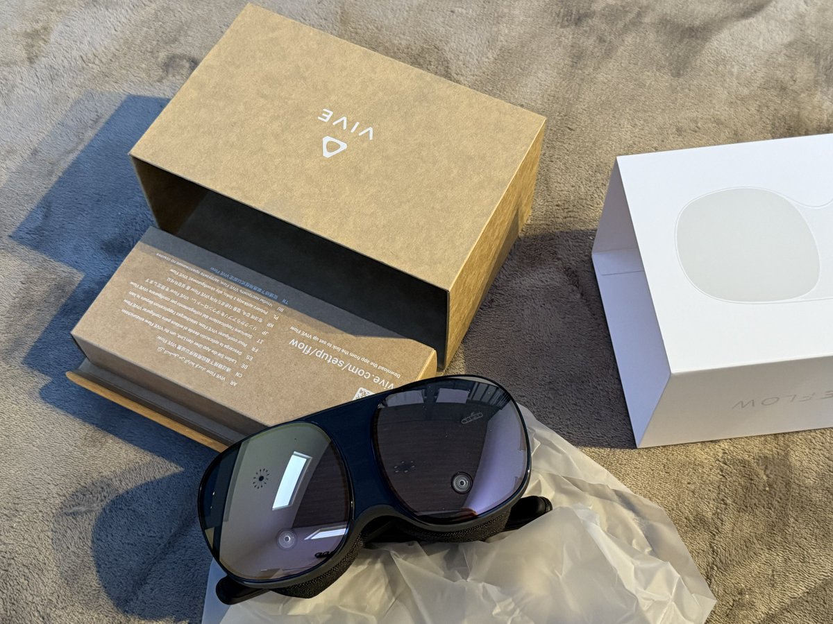 fnoji's tweet image. 元々6万の重いサングラス的なオブジェとしてはかっこいいかもしれない😎 #viveflow