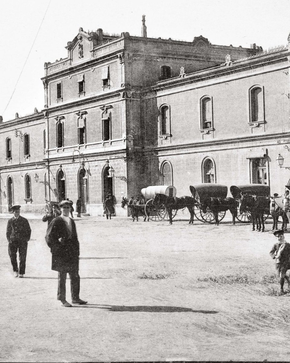 REUS CRÒNICA FOTOGRÀFICA 1900-1977
de l'autor Francesc Olesti Prats

PRESENTACIÓ
📅 4 d'abril
🕛 19:00 
📍Centre de Lectura · Sala Emili Argilaga
(Carrer Major 15)

📚Disponible a les llibreries i a la nostra pàgina web:
efados.cat/novetats-catal…

#reus #baixcamp #catalunya