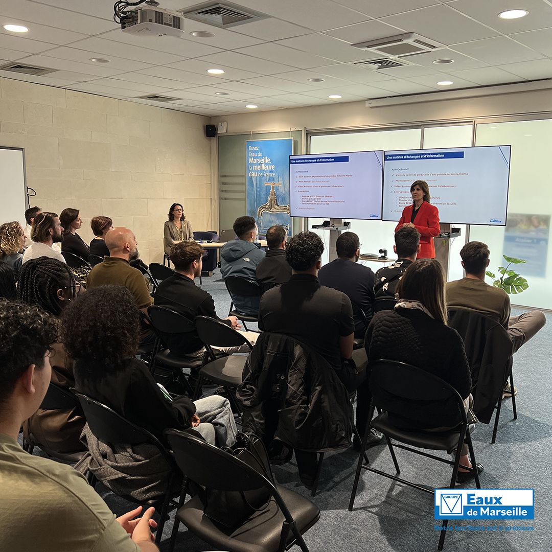 [#METIER]📷🚰Comment former au mieux les professionnels de demain ?🧑‍🎓Nos 18 alternant(e)s rentrés fin 2024 ont bénéficié d'une visite du centre de production de Sainte-Marthe à #Marseille pour comprendre les coulisses du traitement de l’eau du robinet.
#alternance #formation #RSE