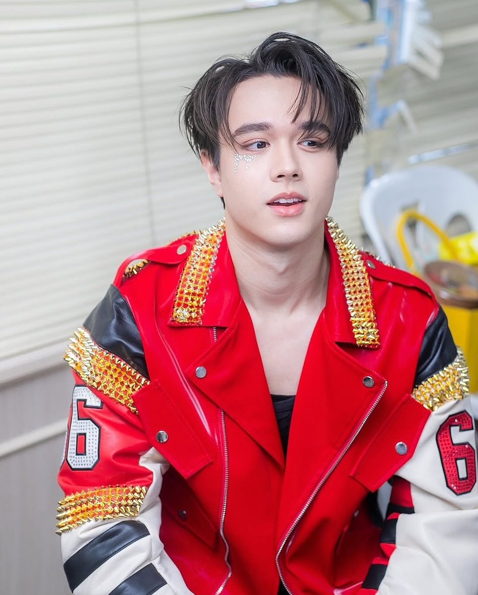 FCMikeyMike's tweet image. ลูกชายบ้าน @Charnchalard @chaancreations หล่อฝีมือดีทุกคน

@mikepanitan_072 @Jirayu_jj
#aui.sch5 
#jannizx9099 #noi_shutter 

#ไมกี้ปณิธาน #Mikepanitan #jirayu_jj
#งานบอล55ปีช่อง3 
#ช่อง3newenergy 
#55ปีnewenergy
Cr.@hollyhua