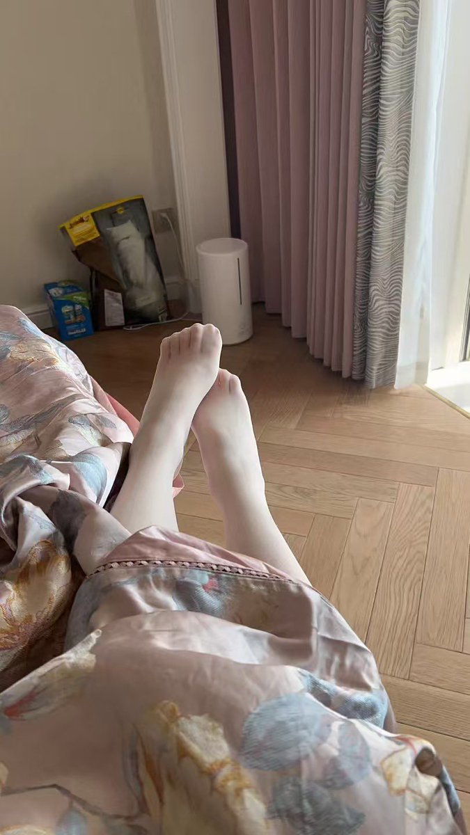 苦逼上班的我和在家勾引我的老婆🥺
#杭州夫妻
