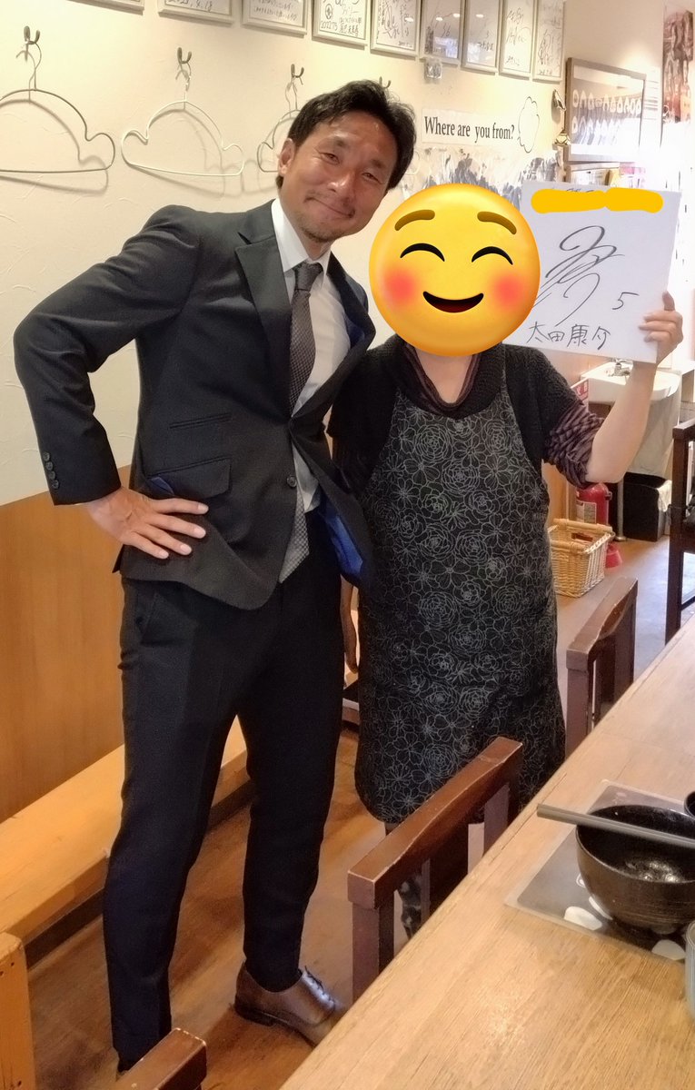 tetsu04_arigato's tweet photo. 近くでの仕事ついでに久しぶりに大教授がご来店

スタッフのお孫さん用にサインを求められてまんざらでもなく上機嫌😎

スパイクくれるんかと思ったら臭いから干してただけでした🤢　

またいつでもどうぞ🅿️ https://t.co/SbdDvysohC