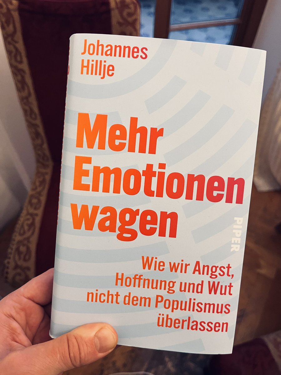 JHillje's tweet image. Ein strahlendes neues Buch! Heute bei mir angekommen, ab morgen im Buchhandel Ihres Vertrauens. @PiperVerlag