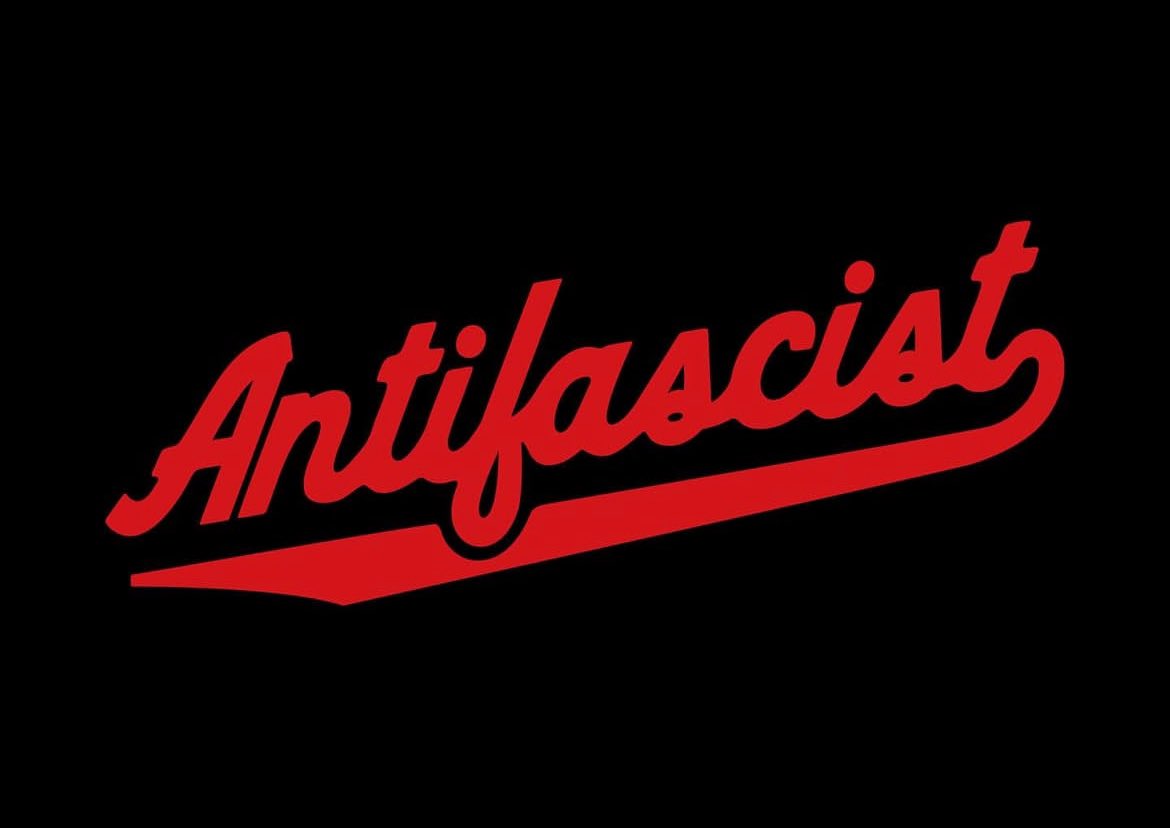 VALLEKAS ANTIFA

Porque aquí la peña lleva en lucha muchas décadas y el fascismo en este barrio es sinónimo de vergüenza.

Continuará siendo así por cualquier medio necesario.

Bestiarioshop.com

#bestiarioshop #vallekas #latiendadelbarrio #vendedoresdeodio #ropadebarrio