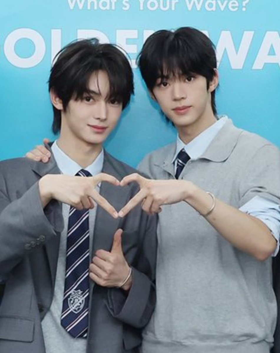 b0o0ri's tweet photo. 거대한 메세지 같다 https://t.co/T5uNFxr404
