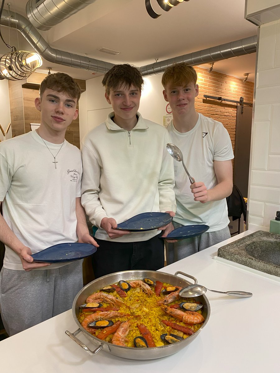 Over half term, 10 of our Sixth Form students explored Segovia, Salamanca, and Madrid. With glorious weather, plenty of tapas, and even some student-prepared traditional dishes, it was a truly memorable trip!  

#SpanishAdventure #KESSchoolTrip #Spain