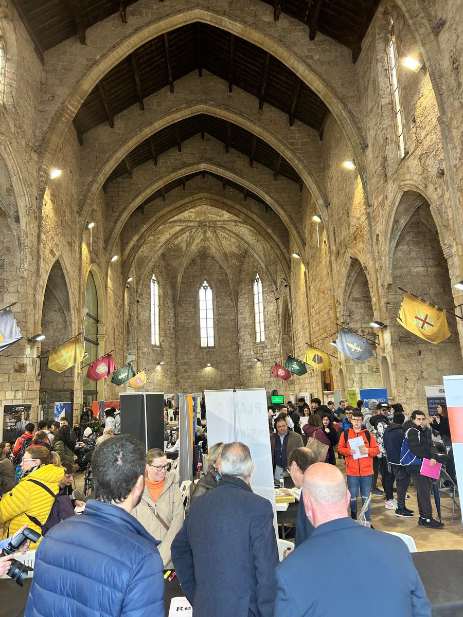 TERRITORI/ El diputat Marc Rovira assisteix a la II Fira de l'Ocupació de la Conca de Barberà que es fa a l'antiga església de Sant Francesc a Montblanc. Un certamen que vol ser un punt de trobada entre empreses i entitats de la Conca amb les persones que busquen feina.