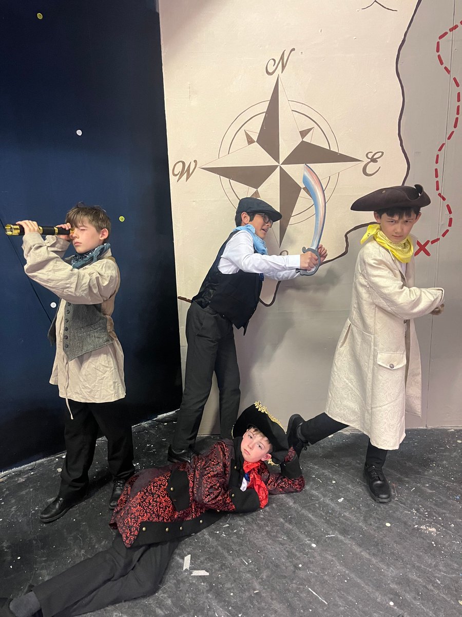 The Junior School gave the performance of their lives on Tuesday, with the showcase of scenes from 'Pirates of the Curry Bean' and 'A Monster Calls'. 🎭

A huge well done to all the students involved 👏🏽

ow.ly/WvoI50VoJOH