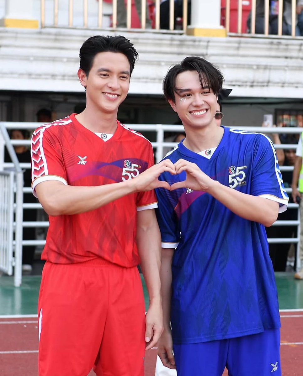 JamesJiFC's tweet image. ลูกชายบ้าน @Charnchalard @chaancreations หล่อฝีมือดีทุกคน

@mikepanitan_072 @Jirayu_jj
#aui.sch5 
#jannizx9099 #noi_shutter 

#ไมกี้ปณิธาน #Mikepanitan 
#เจมส์จิรายุ #jirayu_jj
#งานบอล55ปีช่อง3 
#ช่อง3newenergy 
#55ปีnewenergy
Cr.@hollyhua