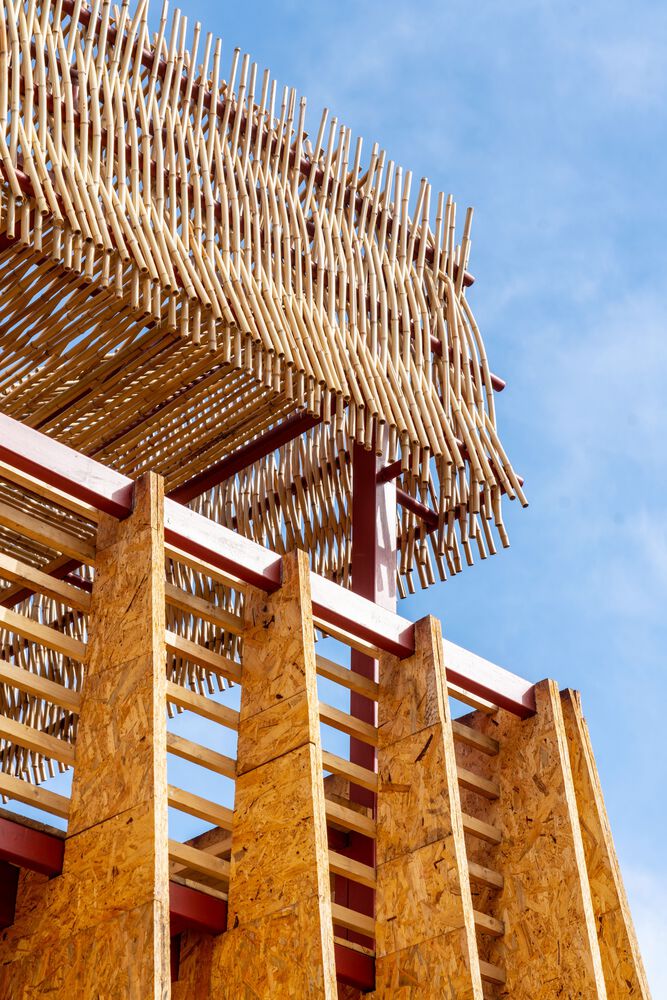 ArchDaily's tweet image. ELEMENT’U #Pavilion integrates with the #landscape while standing as a landmark in Zecha’s natural park. The structure, supported by steel columns, uses a light wooden framework that filters light and shadow, blending with nature. ow.ly/ZLpS50VtEUP?