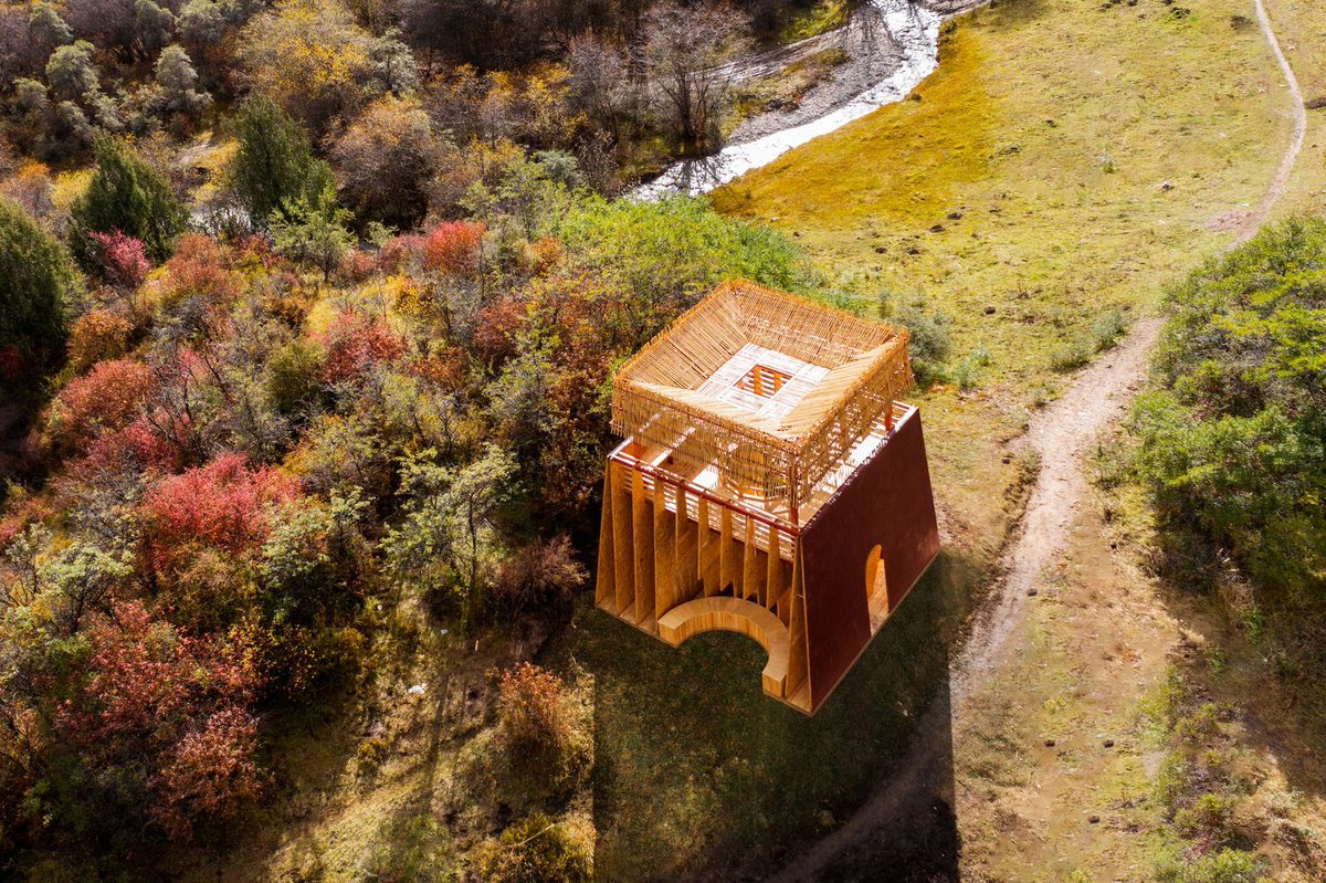 ArchDaily's tweet image. ELEMENT’U #Pavilion integrates with the #landscape while standing as a landmark in Zecha’s natural park. The structure, supported by steel columns, uses a light wooden framework that filters light and shadow, blending with nature. ow.ly/ZLpS50VtEUP?