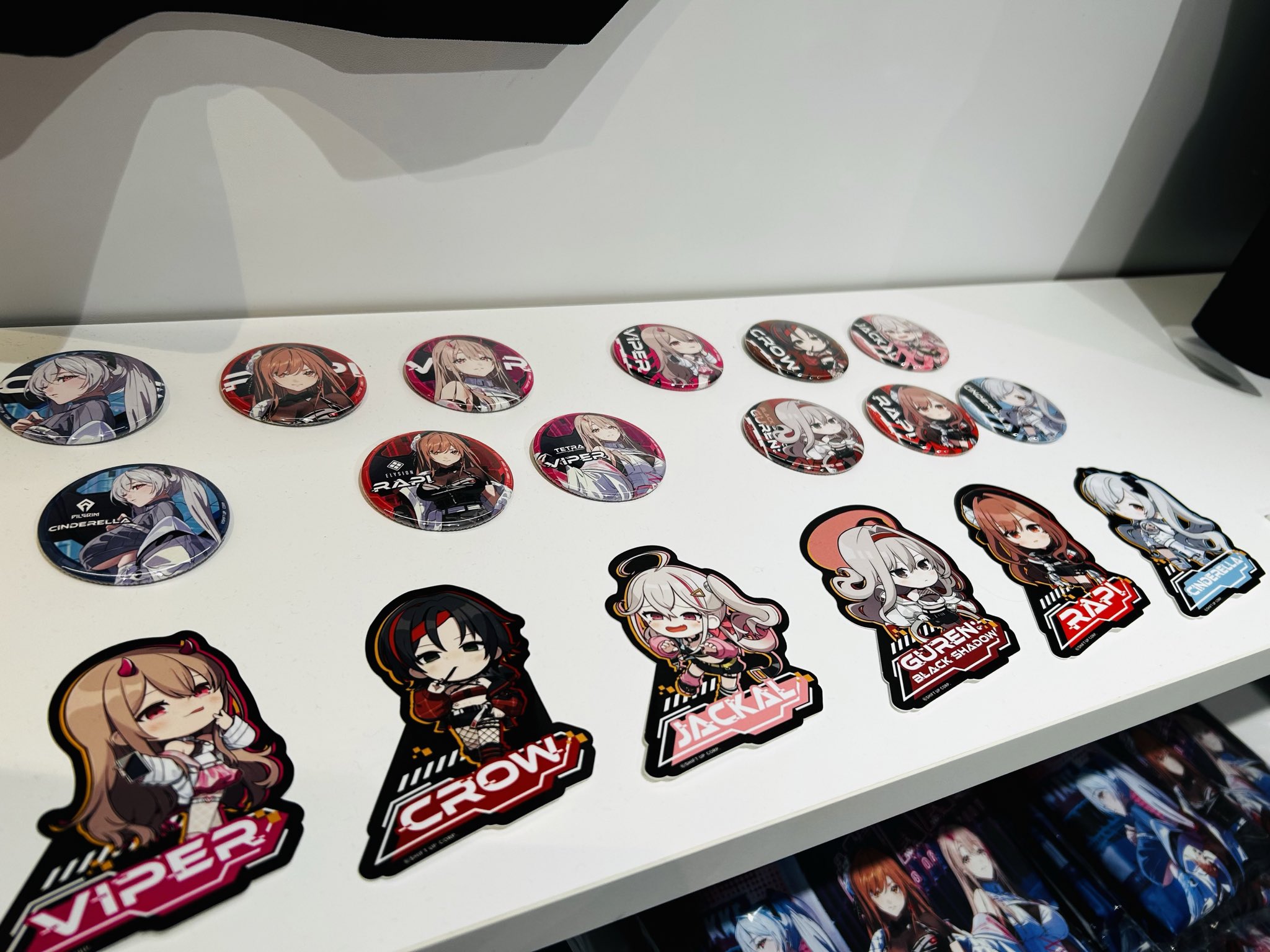 NIKKE 勝利の女神 TSUTAYA 缶バッジ ラピ シンデレラ バイパー NIKKE 勝利の女神 TSUTAYA 缶バッジ ラピ シンデレラ バイパー