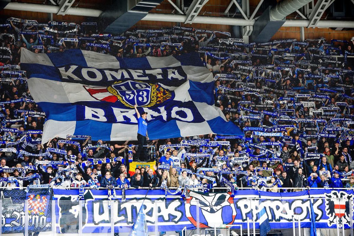 V sobotu a nedělu konečně na domácím ledě <a href="/HCKometa/">HC Kometa Brno</a>! Znovu to bude mít kule a to nejen na hřišti, ale i na tribunách. Tohle komorní divadlo nebo chcete-li koncertní atmosféra se svítícíma náramkama mě absolutně neba! Vzhůru Brno! 💙🤍