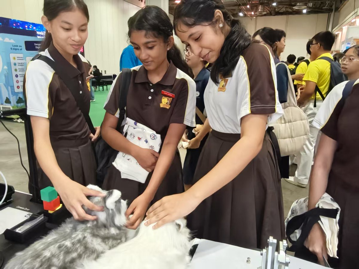 CobotMy's tweet image. 🤖 Day 1 at #WorldSkillsSingapore2025! 🤖
📍 Hall D - B2 | 🗓️ April 3 - 5, 2025
🚀Sands Expo &amp;amp; Convention Centre, Singapore
Visit our booth to discover innovative #education solutions and experience the magic of our #collaborativerobots and #AI Kits.
👋Don&apos;t miss our Creative…