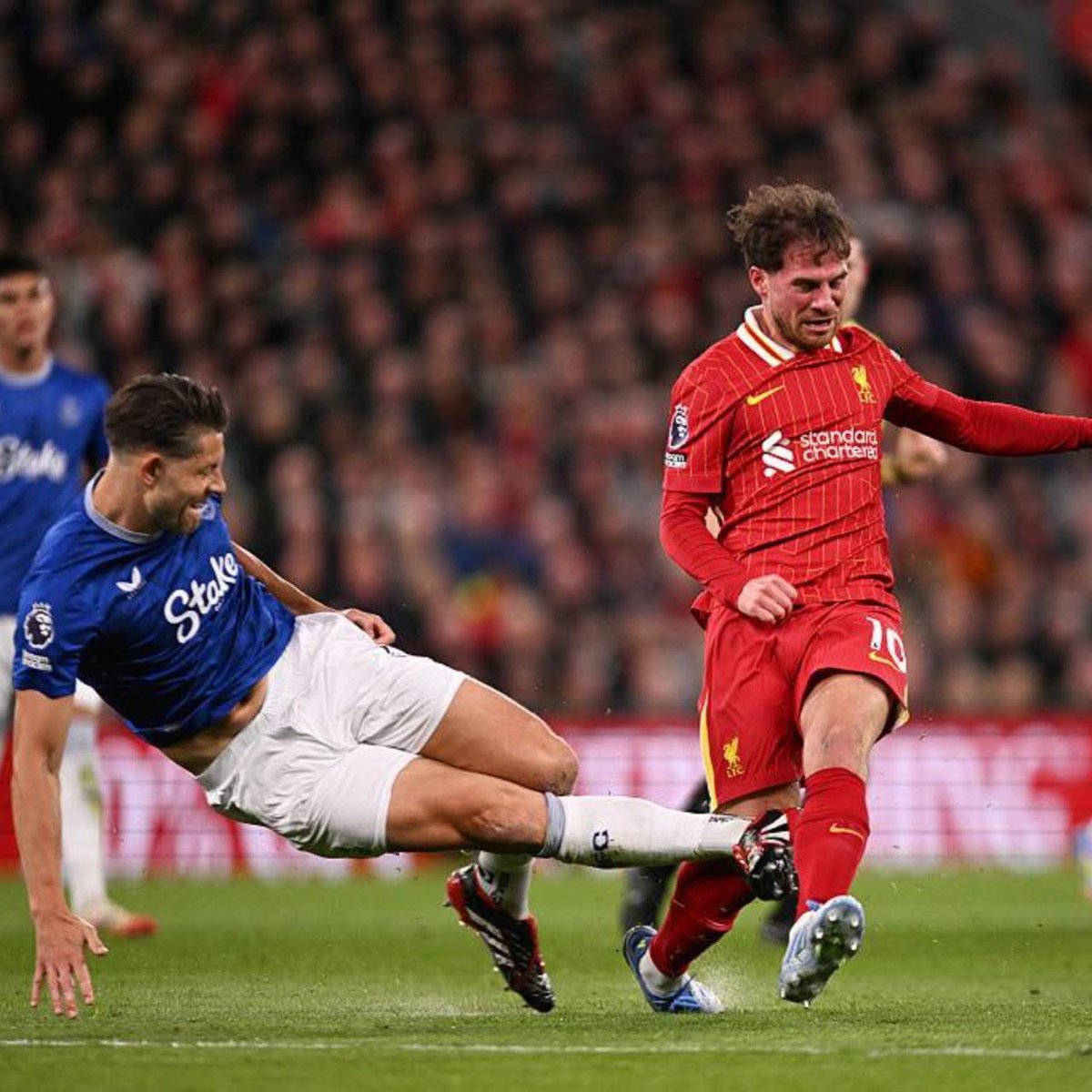 Si hay alguien que lo da todo es Alexis Mac Allister…

Pero por favor, la idea es que pueda seguir jugando. ¡PITEN Y ACTÚEN!