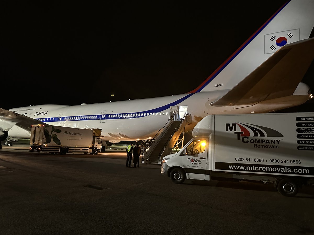 MTCREMOVALS's tweet image. 🇰🇷✈️ From Korea to the UK! We had the pleasure of assisting Yoon Keonhee with a smooth and stress-free move during his UK trip. See how MTC Removals made it happen! 🚛📦

👉 Read the story: mtcremovals.com/yoon-keonhee-u…

#UKMove #MTCRemovals #InternationalMoving #LondonRemovals
