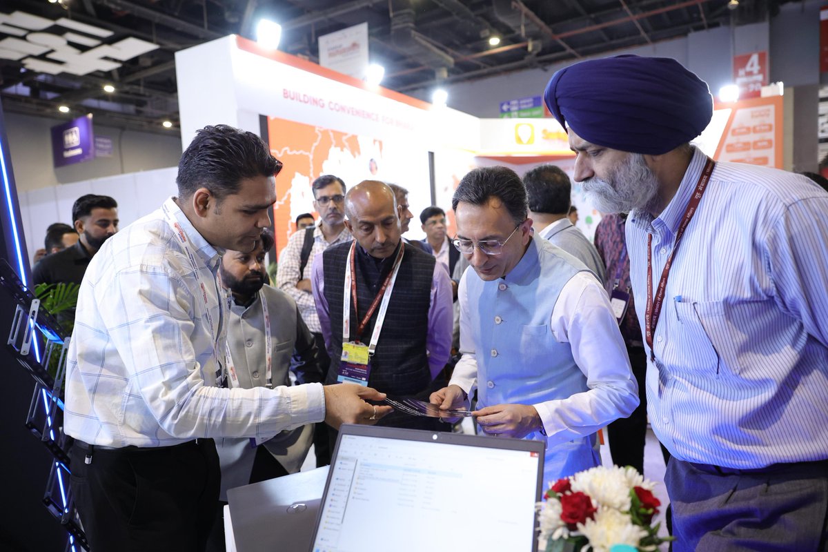 At the #StartupMahakumbh, Shri Jitin Prasada, Hon’ble Union Minister of State for the Ministry of Commerce &amp; Industry and Ministry of Electronics &amp; Information Technology, emphasized the vision of positioning India as a global startup hub. 

He reiterated the Prime Minister’s