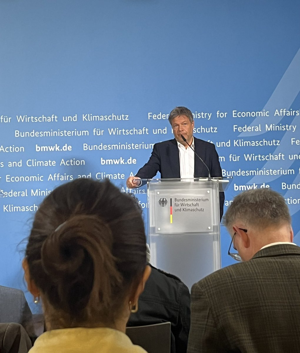#Habeck setzt auf harte Gegenmaßnahmen der EU, wenn die #USZölle wie angekündigt kommen. Und wirbt für neue Allianzen- zum Beispiel mit Kanada und Mexiko <a href="/ARD_BaB/">Bericht aus Berlin</a> <a href="/BR24/">BR24</a>