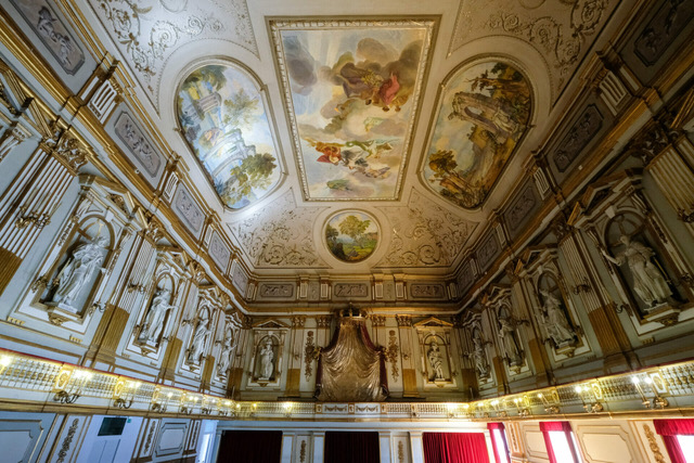 ICSTconf's tweet image. Looking forward to the guided tour of Naples this afternoon ๐คฉ
See your colored card in your name badge for when and where to meet up with your group โฐ๐
It's better if you don't have a heavy bag with you โ you can leave it at the cloakroom of the conference center ๐งณ๐