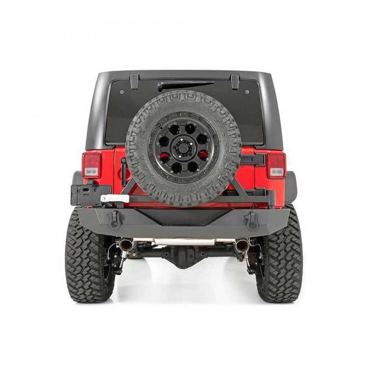 JEEPERSTORE's tweet photo. 🔥Donnez du caractère et de la robustesse à votre Jeep Wrangler JK avec ce pare-chocs arrière Rock Crawler signé Rough Country ! Il intègre un porte-roue de secours, des manilles pour treuillage, et une finition noire satinée.

➡️ https://t.co/fZ7L25Pp83 https://t.co/IB5QrVW4gN