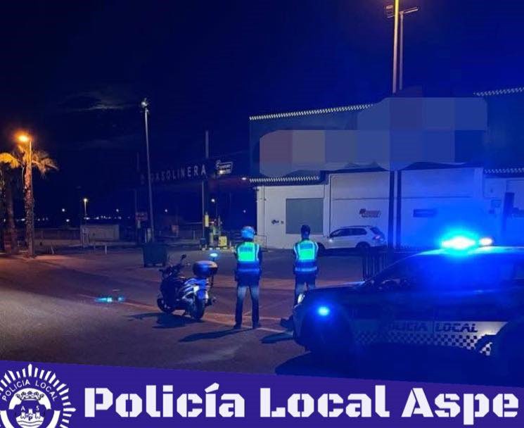 🚔🚨 CONTINUAMOS CON LOS DISPOSITIVOS ESPECIALES EN EL POLÍGONO DEL ALJAU🚗💨  
👮🏼‍♂️ La  Policía Local sigue trabajando en la prevención de concentraciones de vehículos tuning en el Polígono del Aljau, con dispositivos especiales todos los fines de semana garantizando la seguridad.