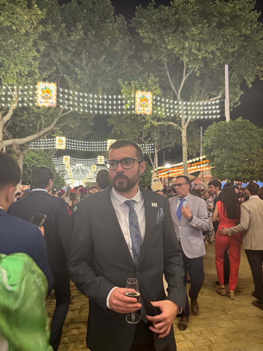 flechits's tweet photo. BREAKING: Gafudo Gafudez (Old "el Ranchito" employee) and Sydney Sweeney are rumored to now be dating. https://t.co/qaR4OAqF7p