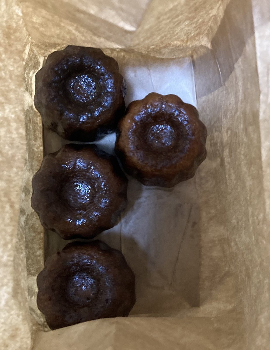 カヌレが美味かった♡

駅に売ってて、あまりにもお腹空いて食べちった。

本日はチキン南蛮。