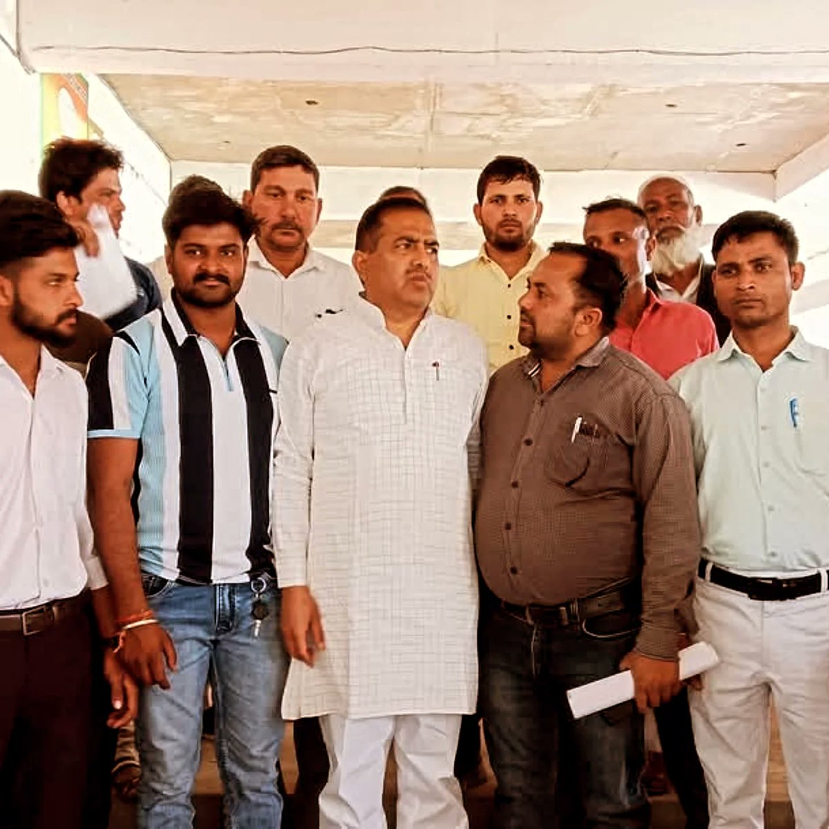 ramkishorbjp_'s tweet photo. मुरादाबाद भदासना कार्यालय में ग्राम नूरपुर के इरशाद खान और वस्तौर के हाजी जाहिद दुरो ने

 विधायक रामवीर सिंह और राम किशोर लोधी से मुलाकात की इस दौरान राम किशोर लोधी जो जिला उपाध्यक्ष भी हैं ने हाजी जाहिद हुसैन की समस्याओं को सुना और उनकी मदद #जनसुनवाई  #ramkishorbjp #jansunwai https://t.co/EWeGcnFzYO