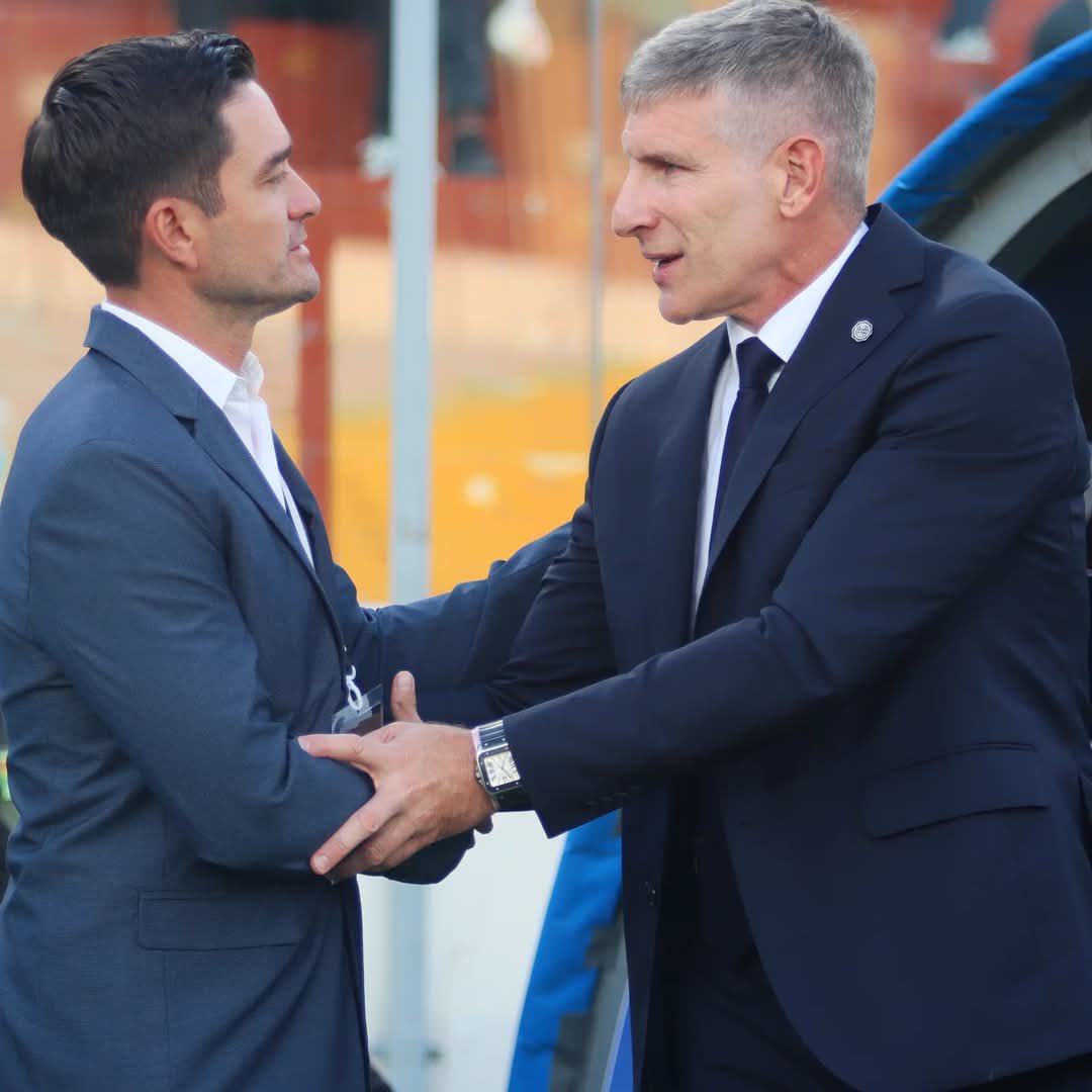Reconocimiento a un joven entrenador que debutó ganando a un grande del continente. Bien Joaquín Monasterio