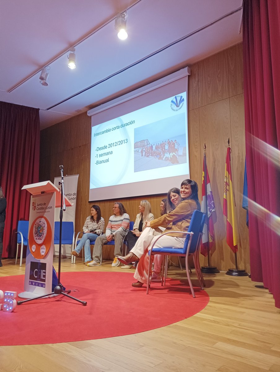 Sara Sánchez Muñoz (@sslaregenta) on Twitter photo Pechakucha final con varios centros <a href="/educacyl/">Educación JCyL</a> de primaria y secundaria que realizan intercambios escolares, Teach un Spain, inmersiones lingüísticas, proyectos <a href="/eTwinning_es/">eTwinning España</a> y <a href="/EUErasmusPlus/">Erasmus+</a> . Compartiendo experiencias #internacionalizaCyL Pechakucha final con varios centros <a href="/educacyl/">Educación JCyL</a> de primaria y secundaria que realizan intercambios escolares, Teach un Spain, inmersiones lingüísticas, proyectos <a href="/eTwinning_es/">eTwinning España</a> y <a href="/EUErasmusPlus/">Erasmus+</a> . Compartiendo experiencias #internacionalizaCyL