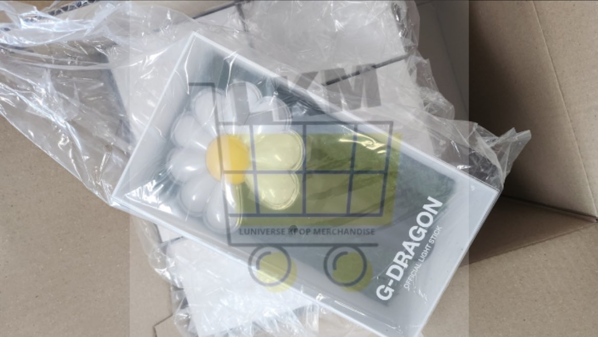 LuniverseShop's tweet photo. ㅡ All GD Official DaisyBong, Keyring, and Cradle arrived to our kr address! Shipment might be next week :))
#LKMUpdate https://t.co/7Icg96tBBA