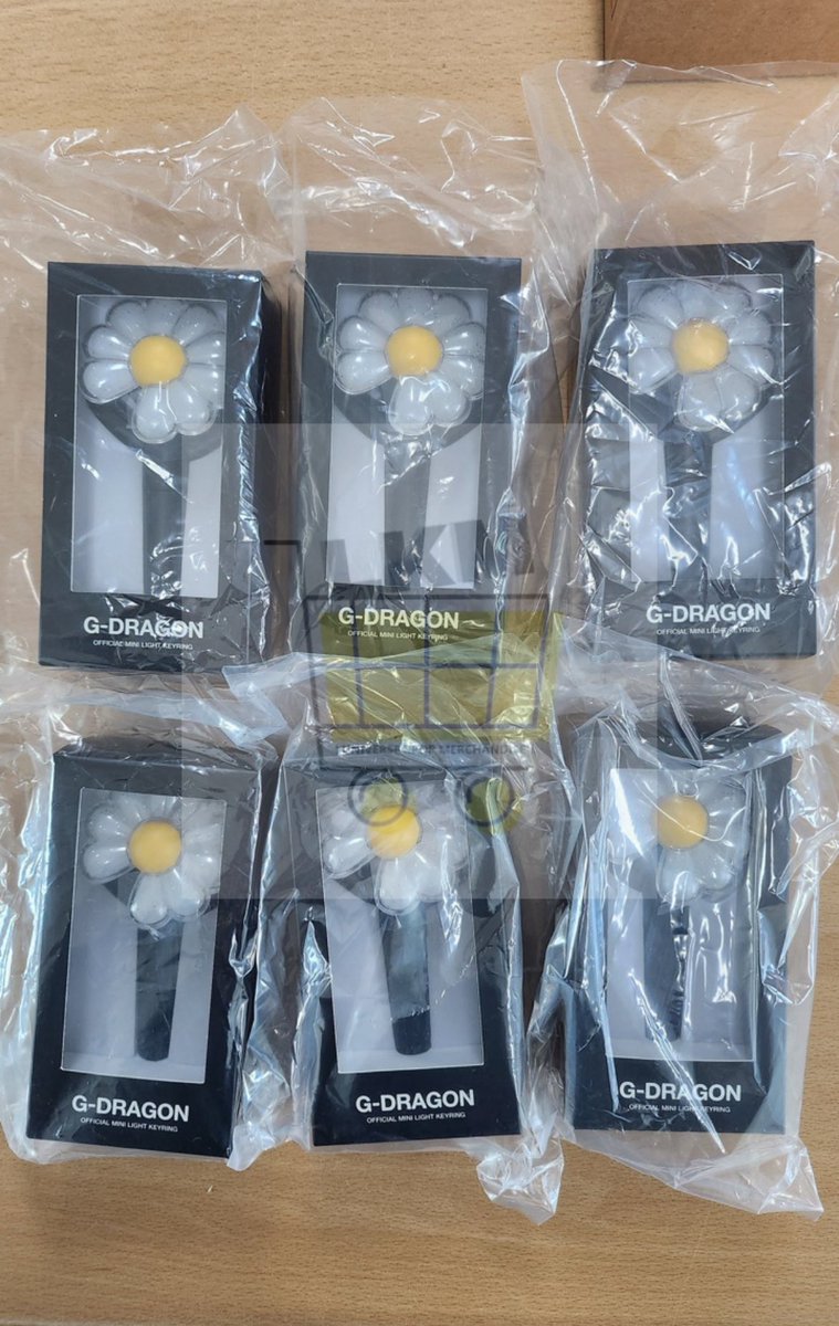 LuniverseShop's tweet photo. ㅡ All GD Official DaisyBong, Keyring, and Cradle arrived to our kr address! Shipment might be next week :))
#LKMUpdate https://t.co/7Icg96tBBA