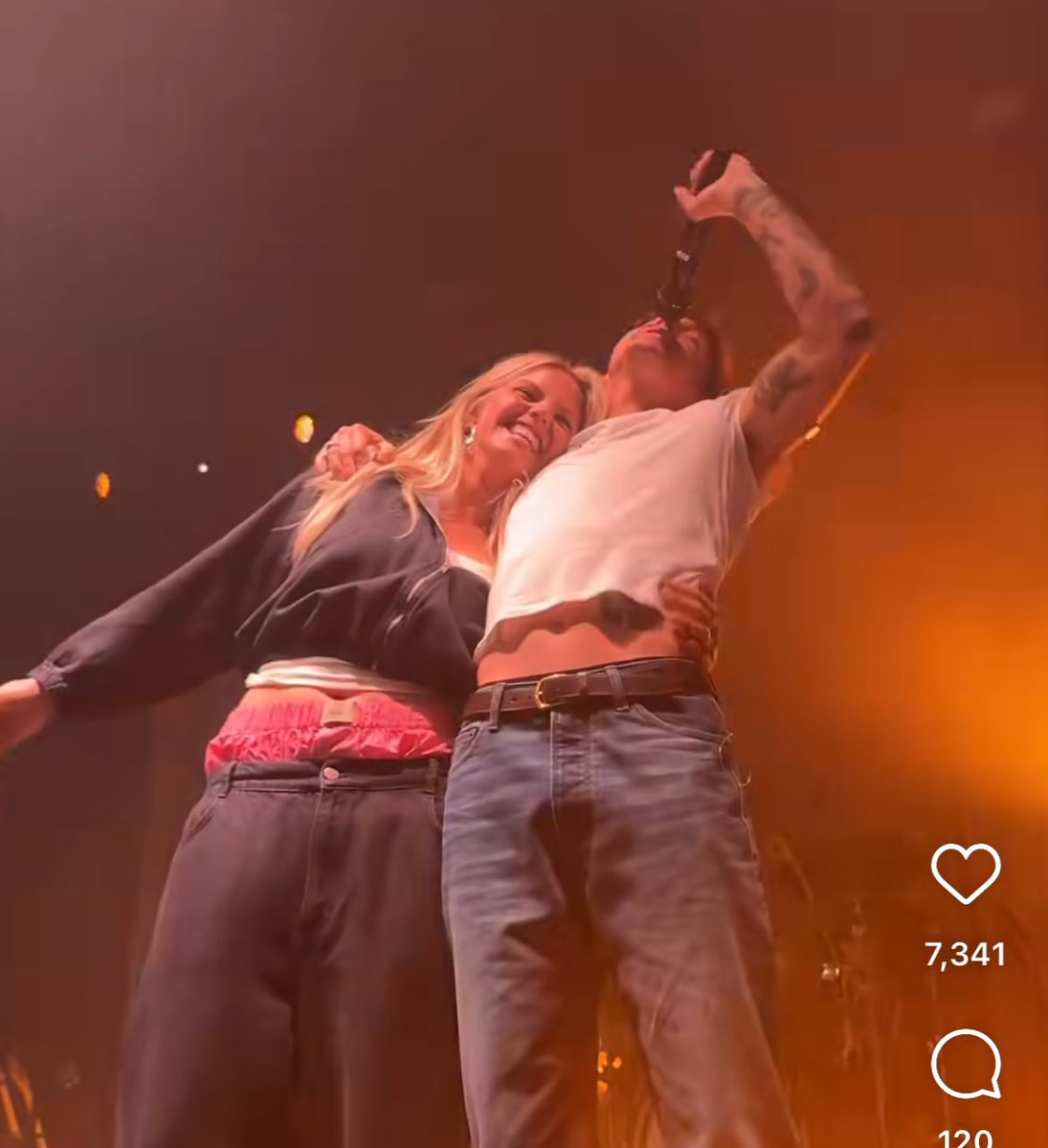 ikykmiyah's tweet image. me doing everything but my homework