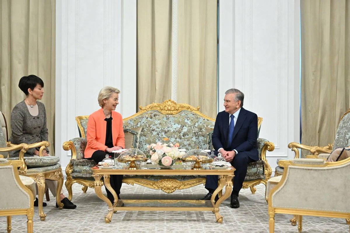 uzsuvtaminot_'s tweet image. Ўзбекистон Республикаси Президенти Шавкат Мирзиёев "Марказий Осиё - ЕИ" биринчи саммити доирасида Европа комиссияси Президенти Урсула фон дер Ляйен билан учрашди.

#Mirziyoyev #sammit #YevropaIttifoqi #hamkorlik

t.me/shmirziyoyev/2…