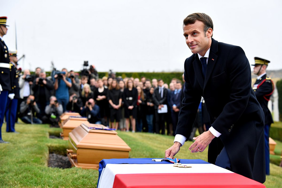 #Macron <a href="/MacronHQ/">Macron HQ</a> <a href="/EmmanuelMacron/">Emmanuel Macron</a>