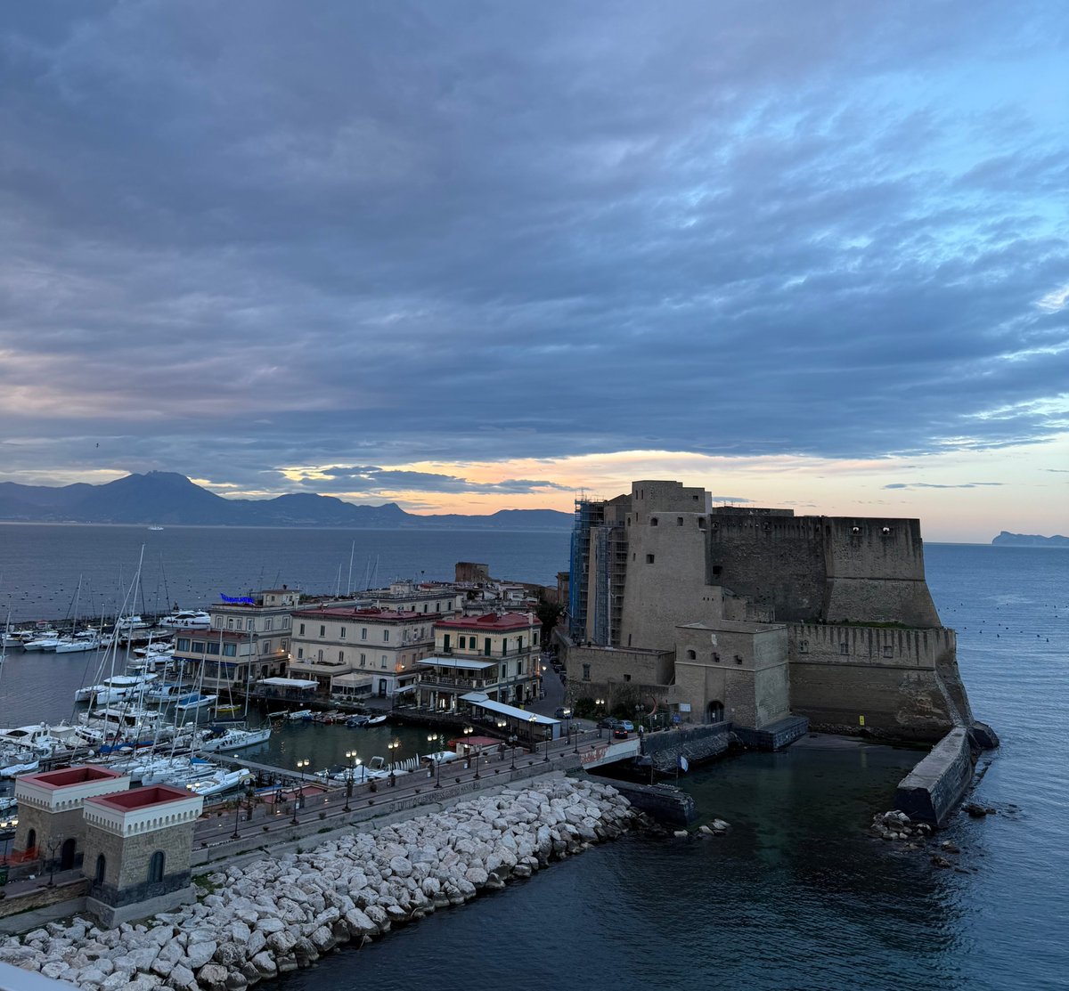 ICSTconf's tweet image. Want to see the beauty of Naples in the morning?
Join us Friday morning at 7:00 for the ICST Run ๐โโ๏ธ๐โโ๏ธ๐
Meet up with @spanichella at the entrance of the conference venue โ๏ธ