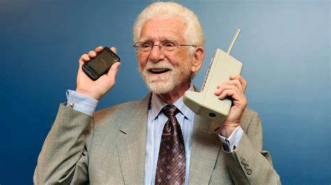 travelogbyp's tweet image. 52 years ago today, Marty Cooper made first handheld mobile phone call, kickstarting a revolution. Now, smartphones fuel addiction, mental health issues, &amp;amp; social disconnection. Who saw this coming? #MobileHistory #SmartphoneAddiction #MentalHealthAwareness #AdolescenceNetflix