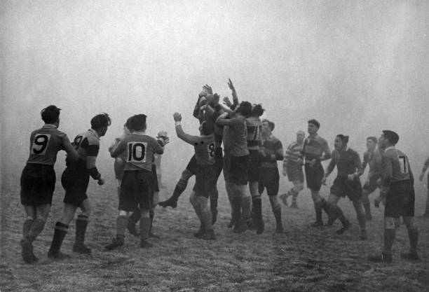 jpstafford's tweet photo. Happy 150th anniversary to those Black and Amber _______.  🟡⚫️🏉

Here's some @NewportRFC #rugbyhistory: 

circa 1896  - Team photo (Arthur Gould, capt)
1939 - v Bridgend
1950 - v London Welsh (free admission due to fog)
1952 - Bryn Meredith https://t.co/P6MgRF2RC9