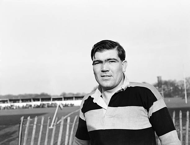 jpstafford's tweet photo. Happy 150th anniversary to those Black and Amber _______.  🟡⚫️🏉

Here's some @NewportRFC #rugbyhistory: 

circa 1896  - Team photo (Arthur Gould, capt)
1939 - v Bridgend
1950 - v London Welsh (free admission due to fog)
1952 - Bryn Meredith https://t.co/P6MgRF2RC9