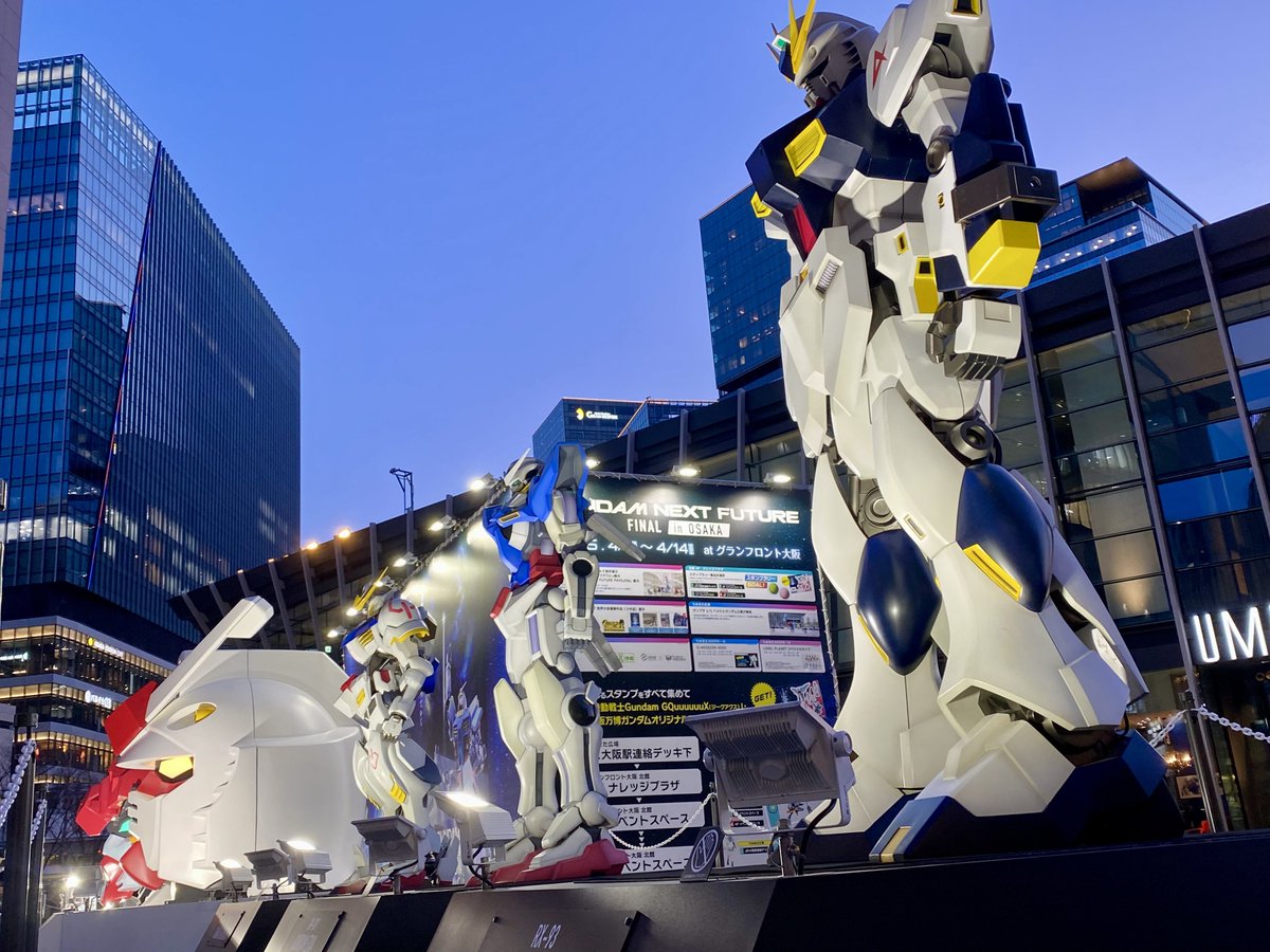 大阪駅前にガンダム現る