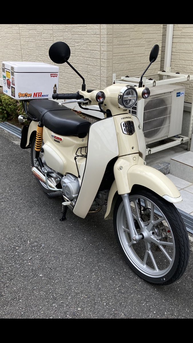 tomyamtoy's tweet photo. 最近になって初めて奈良カブミーティングという素晴らしい催しがある事を知りました。コミュ障丸出しですが好奇心旺盛なので参加してみようと思います！ソロで！物販見て食事してそそくさと退散、、、になってしまいそうですがwww
#スーパーカブ110
#ja59 https://t.co/7zccQgvDD1