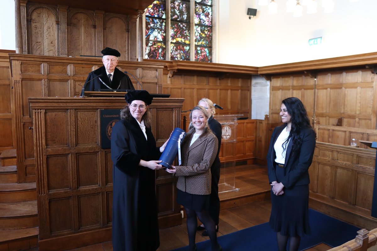 🎓 Huge congrats to Dr. Haley Ehlers on defending her PhD at Leiden University! Her work at MIMETAS was on developing healthy and diseased artery-on-a-chip models for vascular research.  Read her thesis: lnkd.in/eXfDQ3tY #PhDDefense #OrganOnAChip #WomenInSTEM