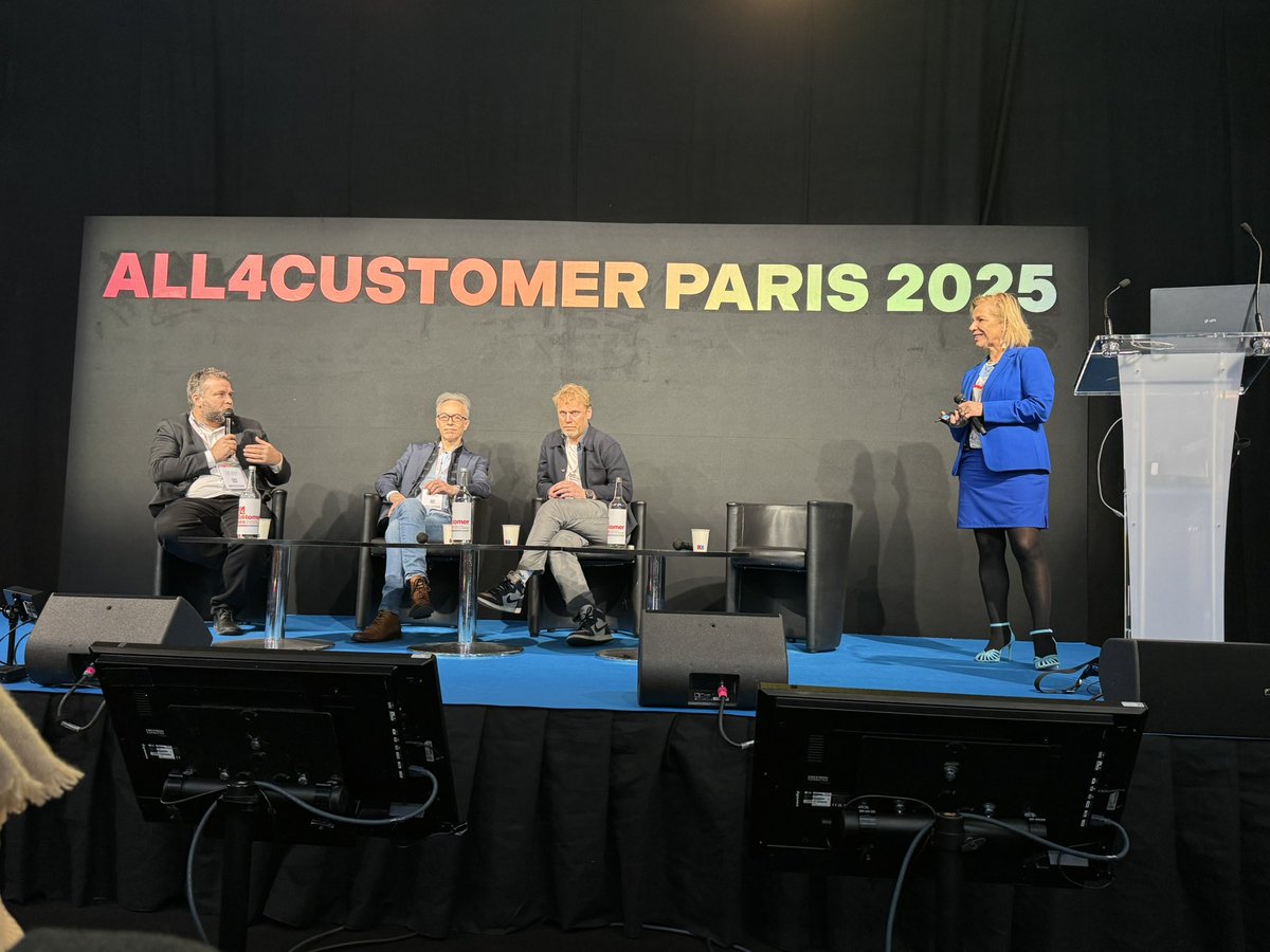 La question à se poser sur l’IA : Est-ce que son utilisation percute votre système de valeurs ?
⚠️ IA = dopage chez certains collaborateurs. 
L’effet waouh n’est pas suffisant pour justifier son utilisation. 
Aldrick Zappellini, Directeur Data <a href="/CreditAgricole/">Crédit Agricole</a>.
#All4CustomerParis