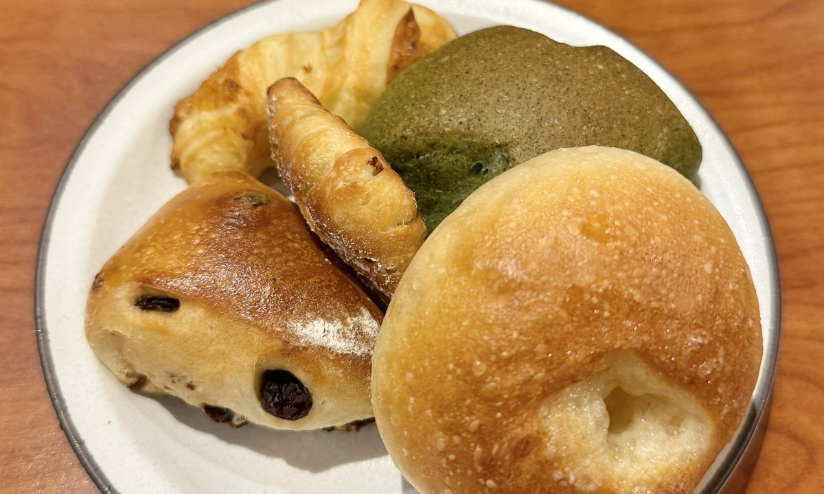 ___maple10's tweet image. 𝘉𝘈𝘘𝘌𝘛 !!!
パン食べ放題しあわせ 🥖🍞🥐