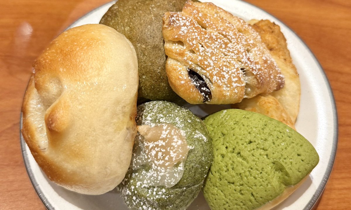 ___maple10's tweet image. 𝘉𝘈𝘘𝘌𝘛 !!!
パン食べ放題しあわせ 🥖🍞🥐