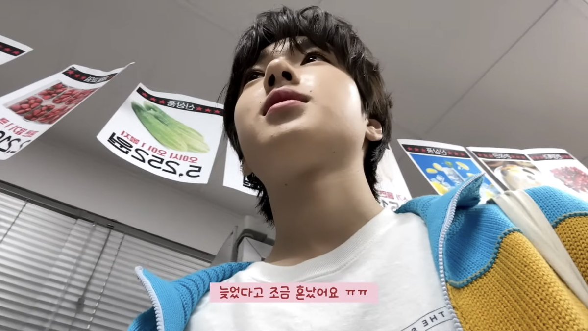 ginikuya's tweet photo. mz사원 사쿠야ㄹㅈㄷ
첫 출근 브이로그 찍다가 지각함 
업무 중에 맥북으로 사진 찍다가 소리 울려 퍼짐 
선배들 아아 주문하는데 혼자 왕딸기라떼 스테비아 변경, 딸기젤라또, 휘핑, 아이스허니와앙슈 추가해서 시킴 
첫 출근 날 유튜브로 엑셀 기초 강의 봄
할 거 없다고 칼퇴함 https://t.co/X1dzGRF7fc