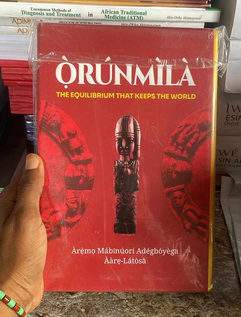 Moyinfa_store's tweet photo. Recommendation challenge: Day 3
Orunmila “Eleri-Ipin,” Baba Agboniregun, embodies wisdom. As “Witness of Destiny,” he knows all struggles, balancing the world. Meet him in this book & learn his wisdom.
WhatsApp in bio or you send a dm
Patronize us @Moyinfa_store
#isesebooks https://t.co/av11gkrGKI