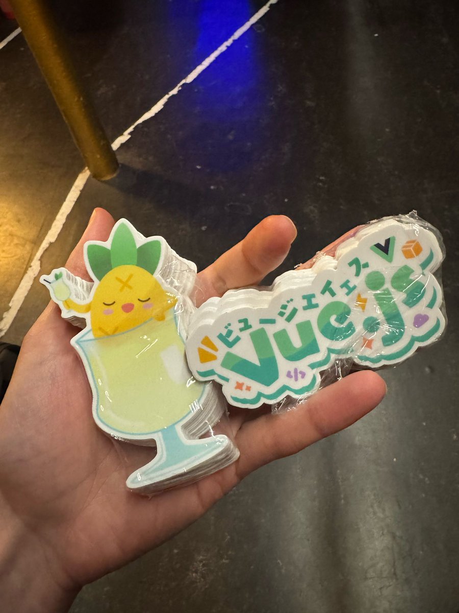 posva's tweet image. Thanks for having me #dotJS !
Come see me at the speaker lounge or during breaks, I brought cute Vue and Pinia Colada stickers!