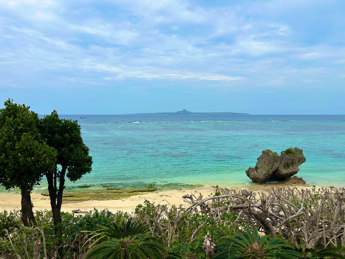 JUN1276414's tweet photo. 沖縄旅行、天気は曇りが多かった。でも、子どもが海を見た瞬間『わぁ、きれい！』って笑顔に。お金は減ったけど、思い出は増えた。大人になったとき、この景色を思い出してくれたら最高。これが”思い出の配当金”。もっと増やしたいから、頑張る！ https://t.co/m9rlMvRMKC